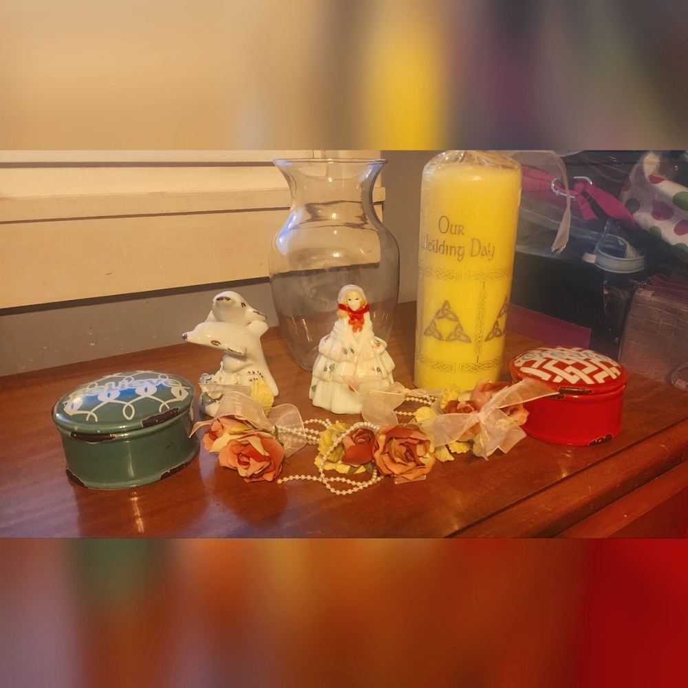 Assorted knick knacks